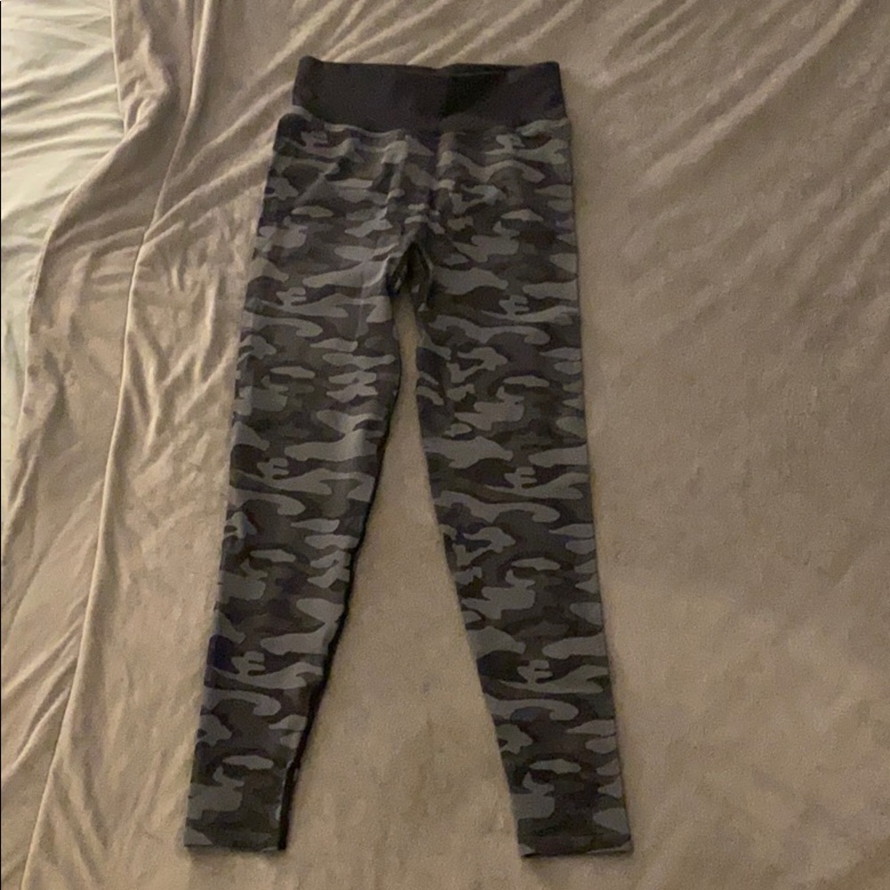 NWT Victoria’s Secret PINK Seamless Camo Tight.